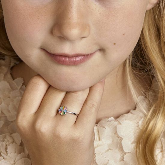Zilveren kinderring met gekleurde bloem mt13.5